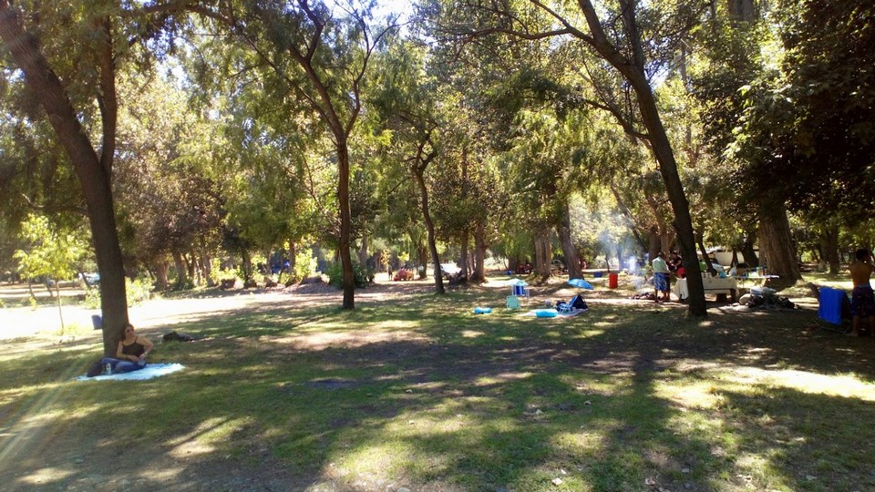 Zona de picnic familiar en Camping Chita Que Lindo
